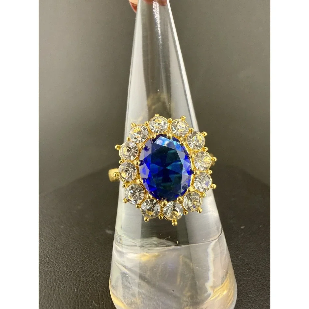 Cocktail Ring Blue Gold Tone Rhinestone Oval Cluster Size 8